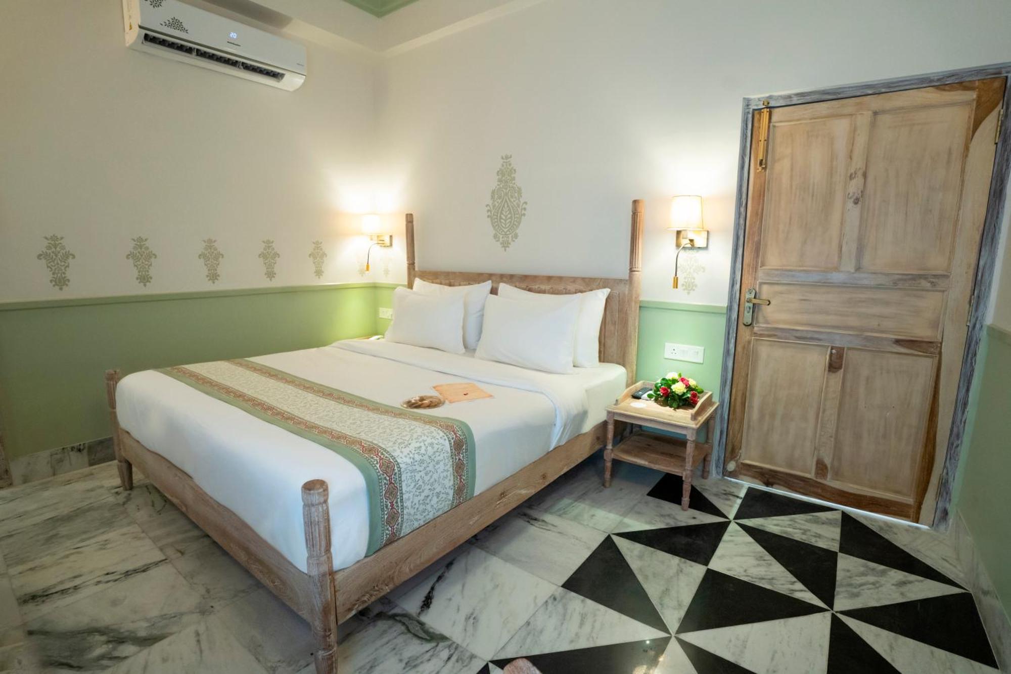 Dev Mahal - A Boutique Heritage Hotel Джайпур Екстер'єр фото