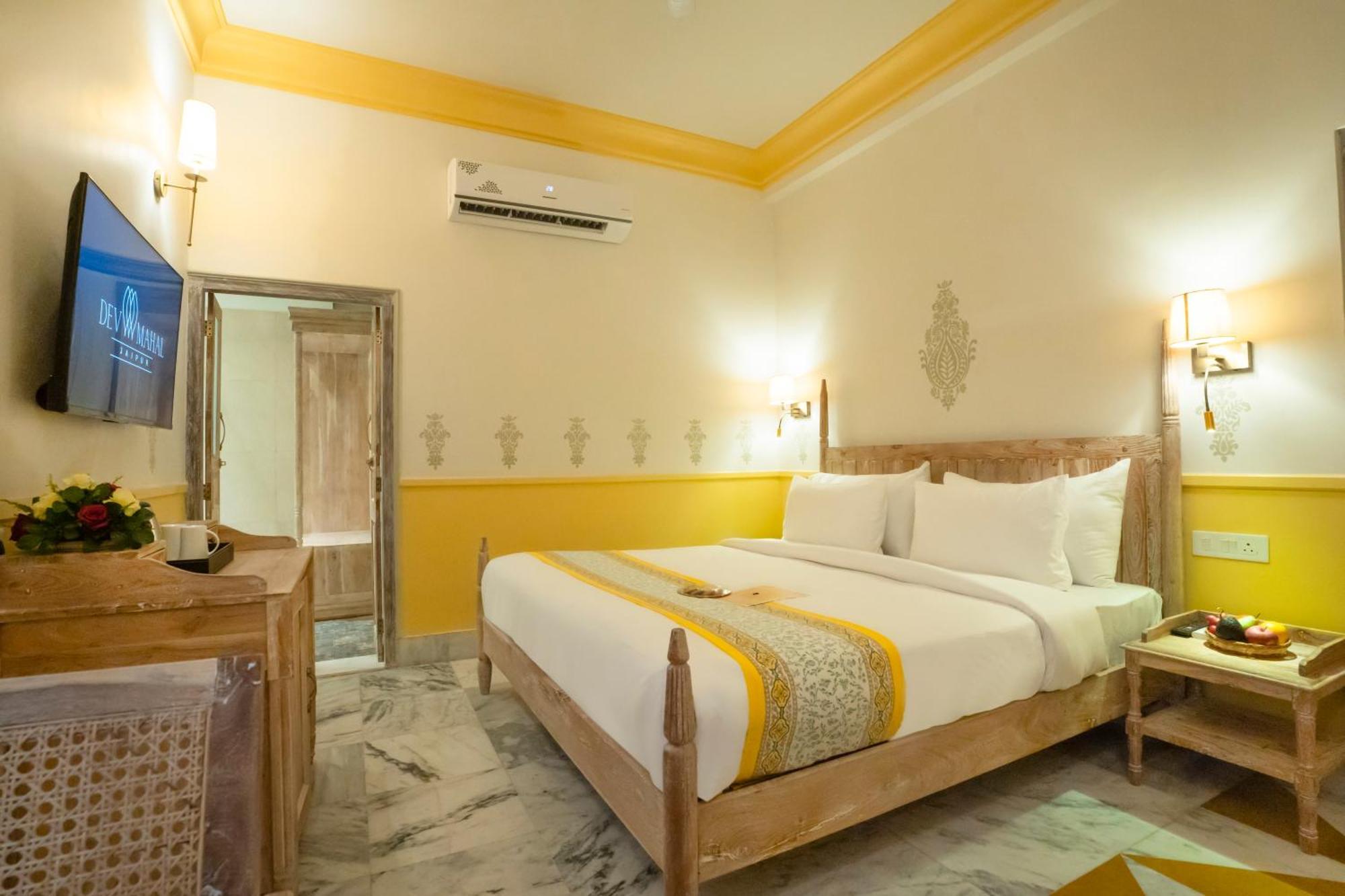 Dev Mahal - A Boutique Heritage Hotel Джайпур Екстер'єр фото
