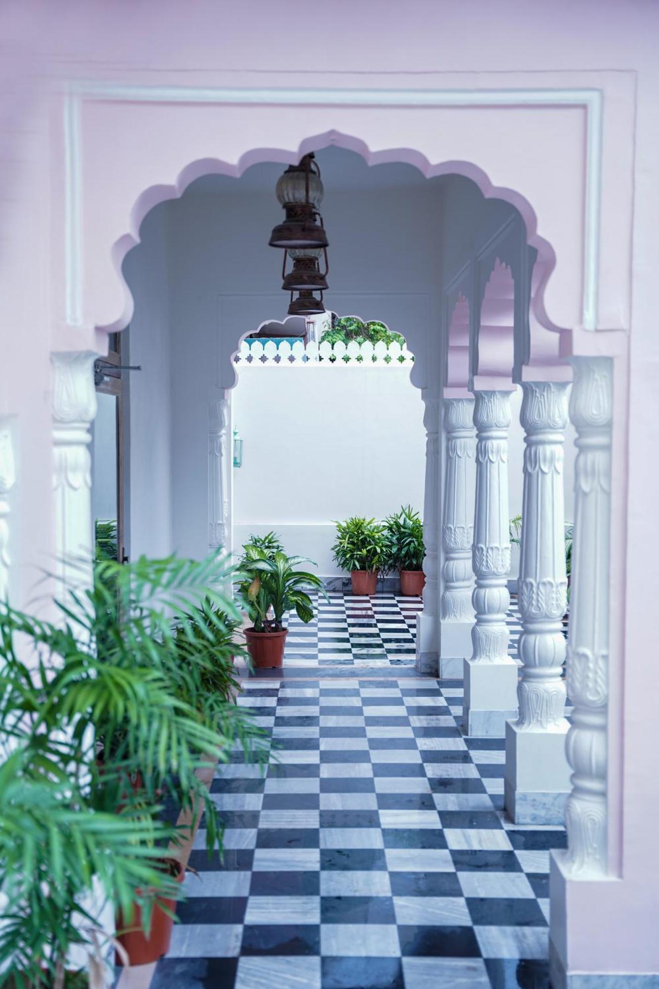 Dev Mahal - A Boutique Heritage Hotel Джайпур Екстер'єр фото