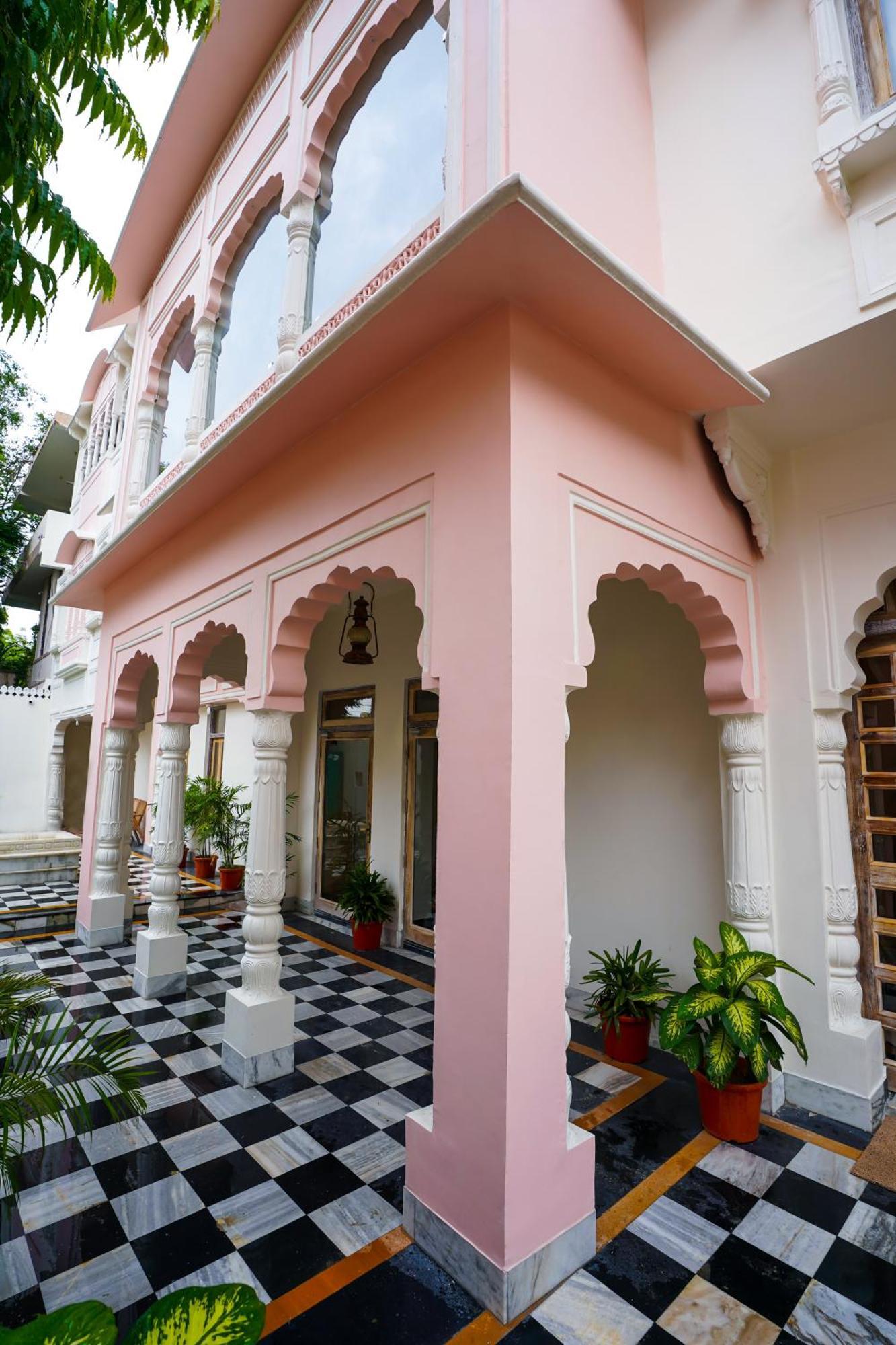 Dev Mahal - A Boutique Heritage Hotel Джайпур Екстер'єр фото