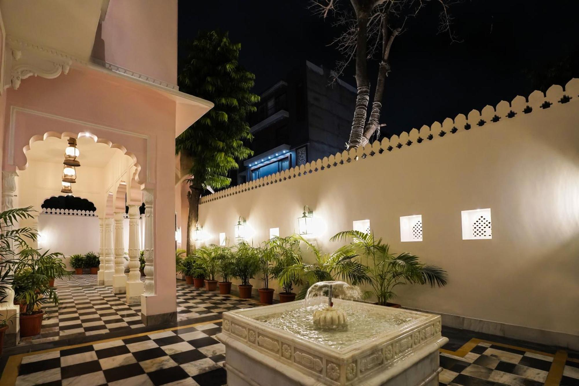 Dev Mahal - A Boutique Heritage Hotel Джайпур Екстер'єр фото